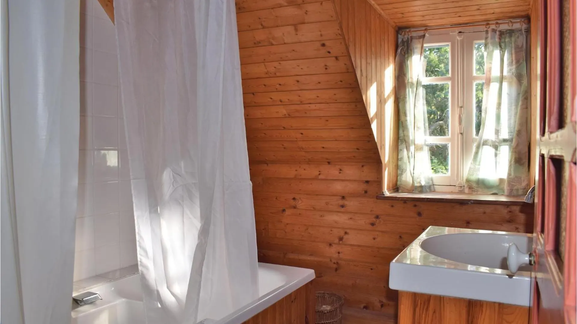 Cozy Home In Plourivo With Kitchen Lanleff Hébergement de vacances